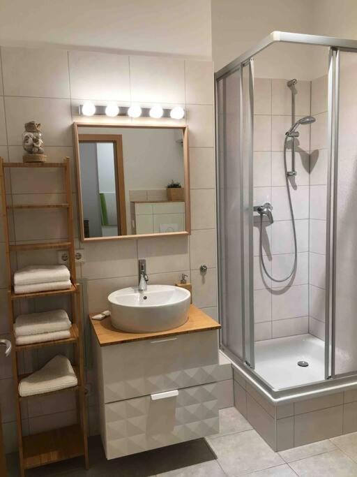 Apartment 1 Am Bahnhof Ерфурт Екстериор снимка